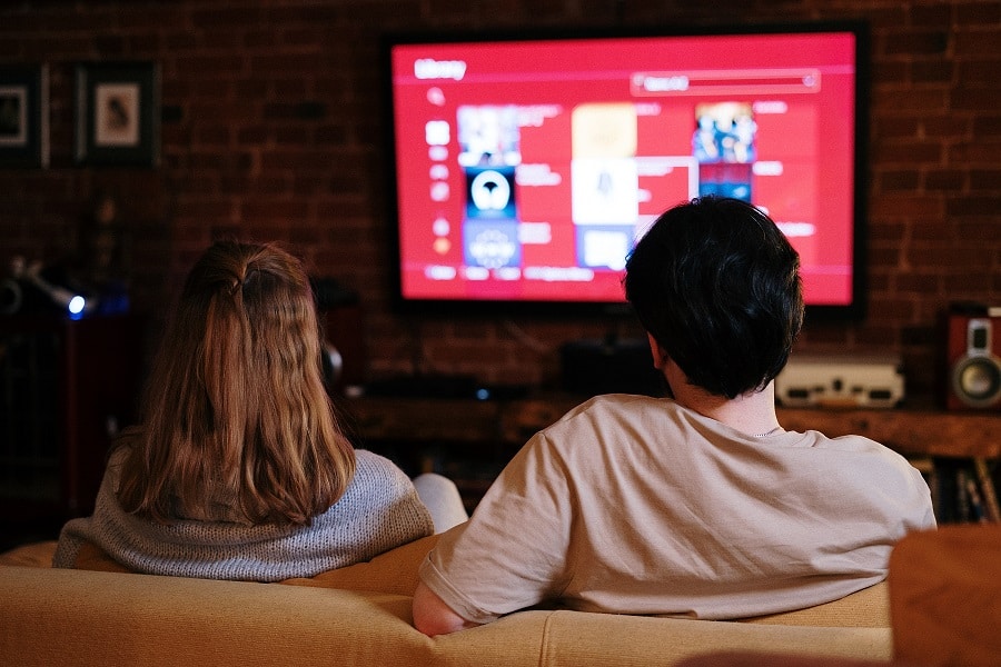 Couple-watching-TV