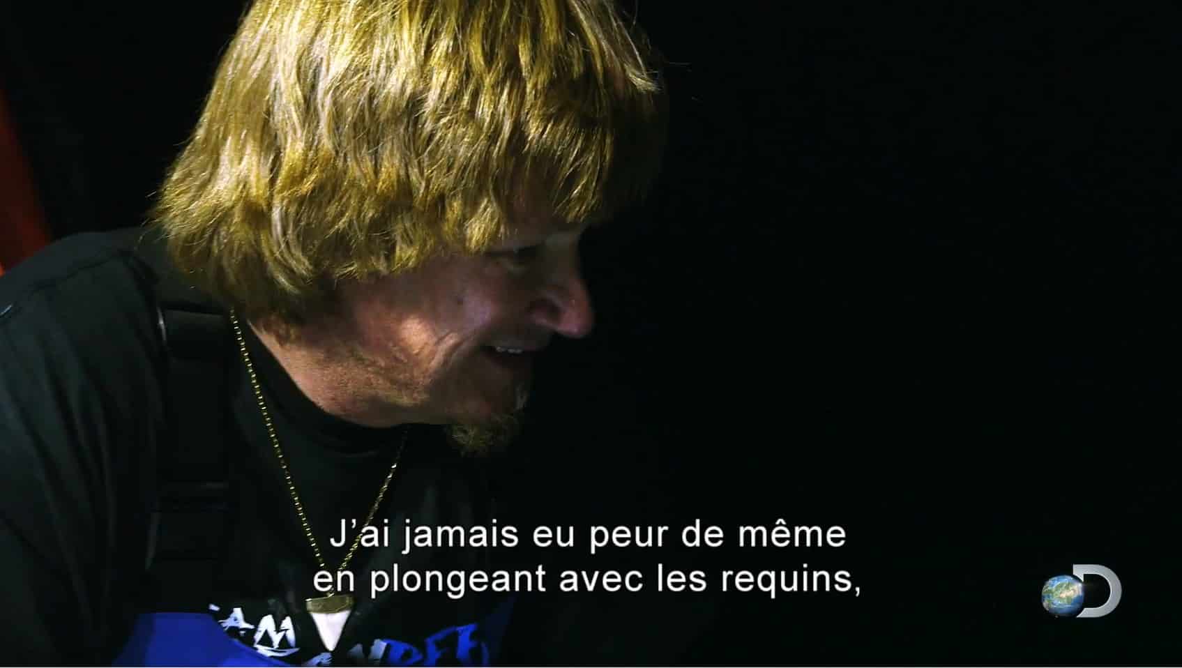 Clip of diver speaking to a colleague with French subtitles